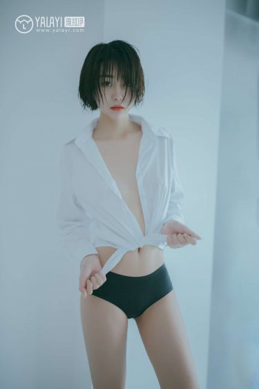 弯腰露胸