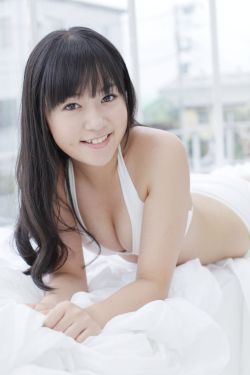 劳拉现身